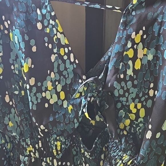 Torrid Satin Surplice Tie Cut Out Back Blouse Long Sleeve Size 2X Black Green - Picture 12 of 16